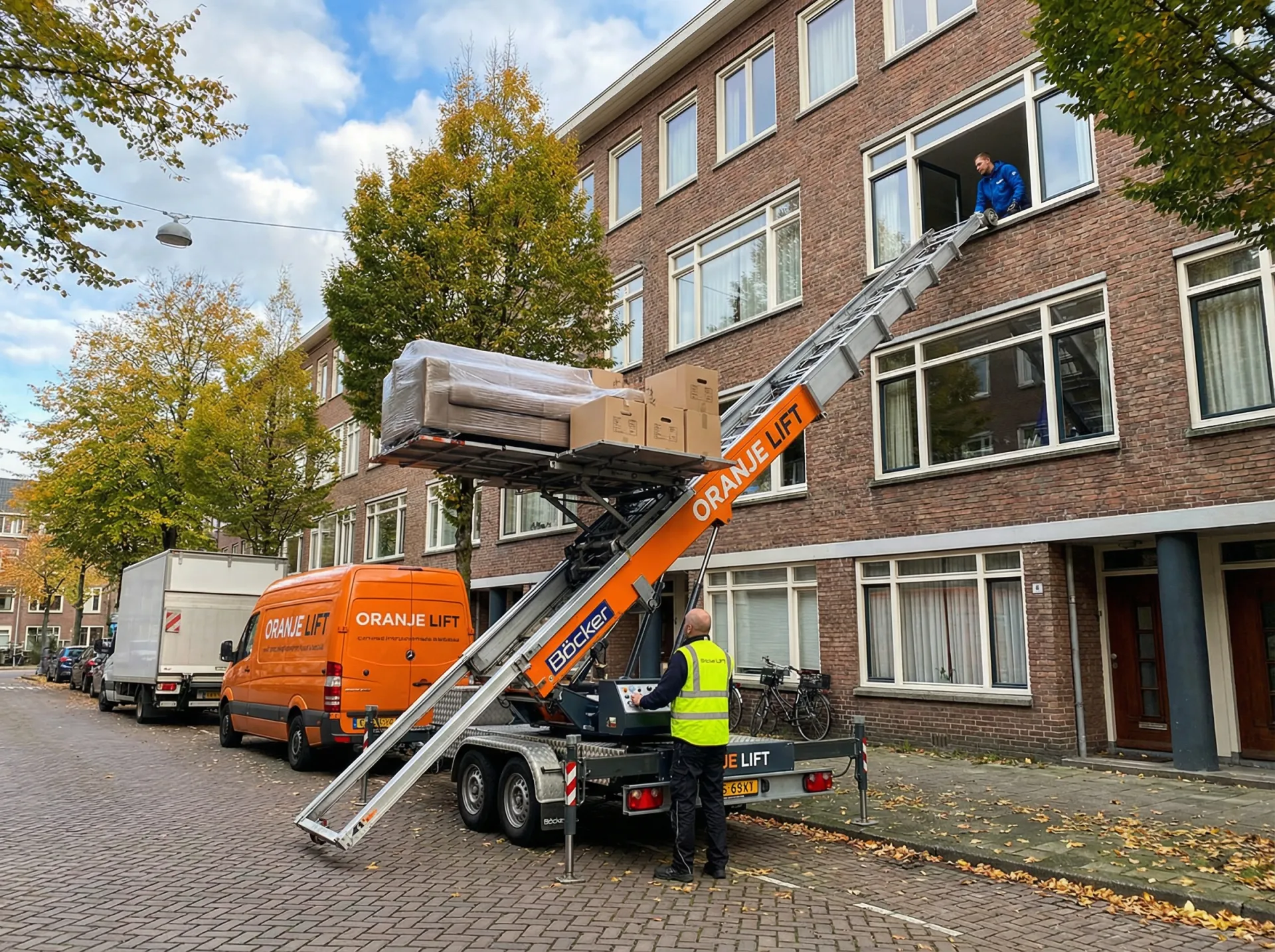 Compacte aanhangerlift ingezet bij een verhuizing in het centrum van Arnhem