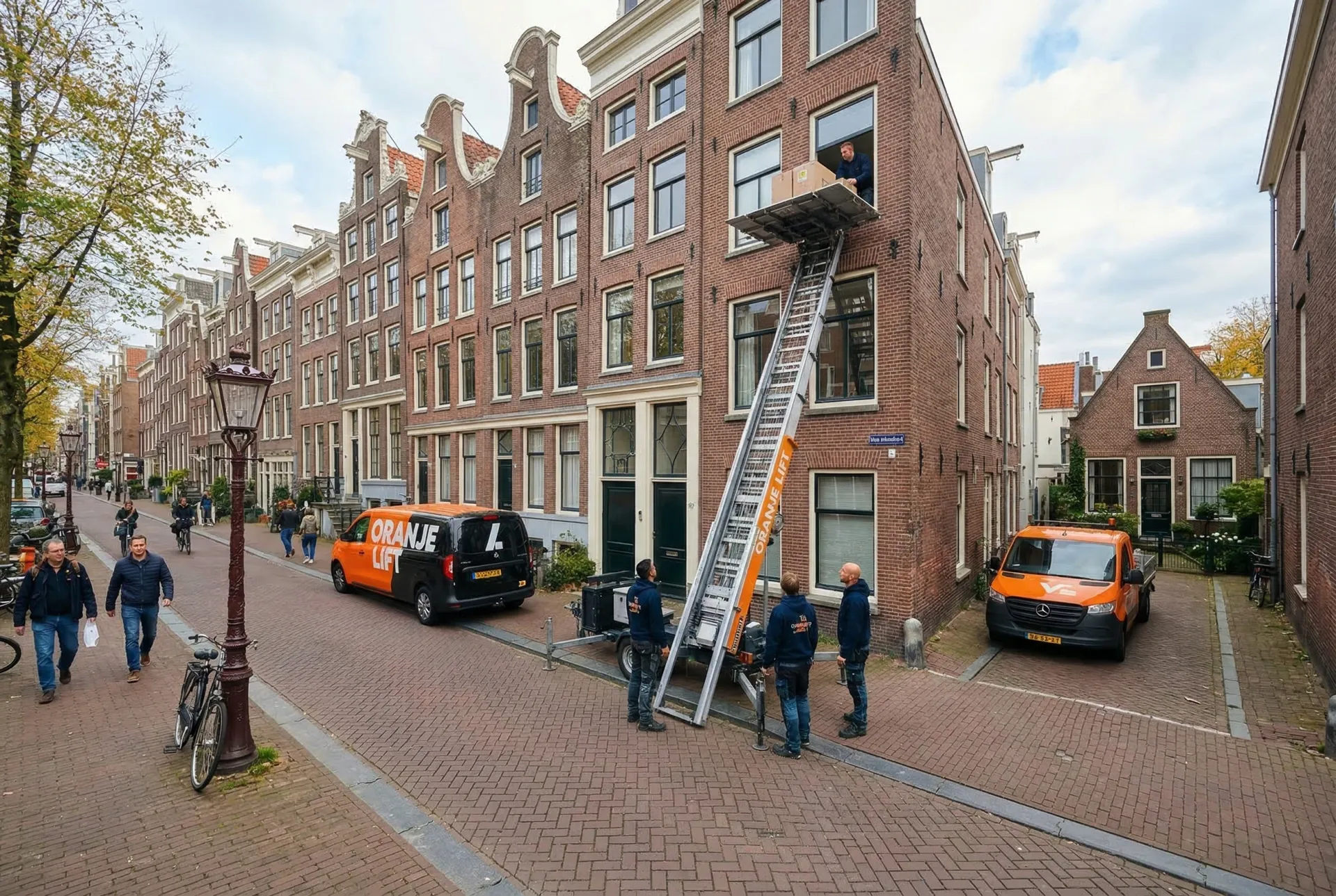 Aanhangerlift wordt gepositioneerd in een straat in Dronten